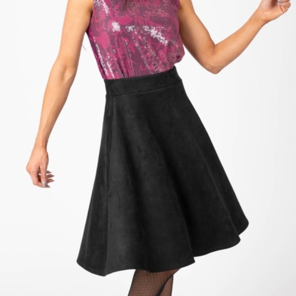 Black faux suede skirt with pockets